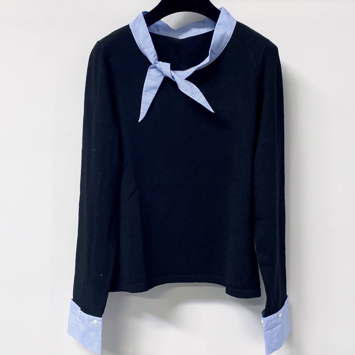 Women Fashion Necktie - 高品質の女性用タイネックニットトップ、ストライプのコントラストカラーと袖口、長袖、フィット感のあるフェイクツーピースセーター lyt2672311