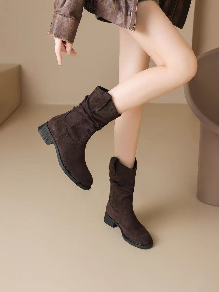 Women'S Fashion Korea - レトロなマイヤールスタイル、フェイクスエード素材のブロックヒールミッドカーフブーツ。新作、ゆったりとした履き心地の、洗練された若々しい女性向けファッションブーツ。