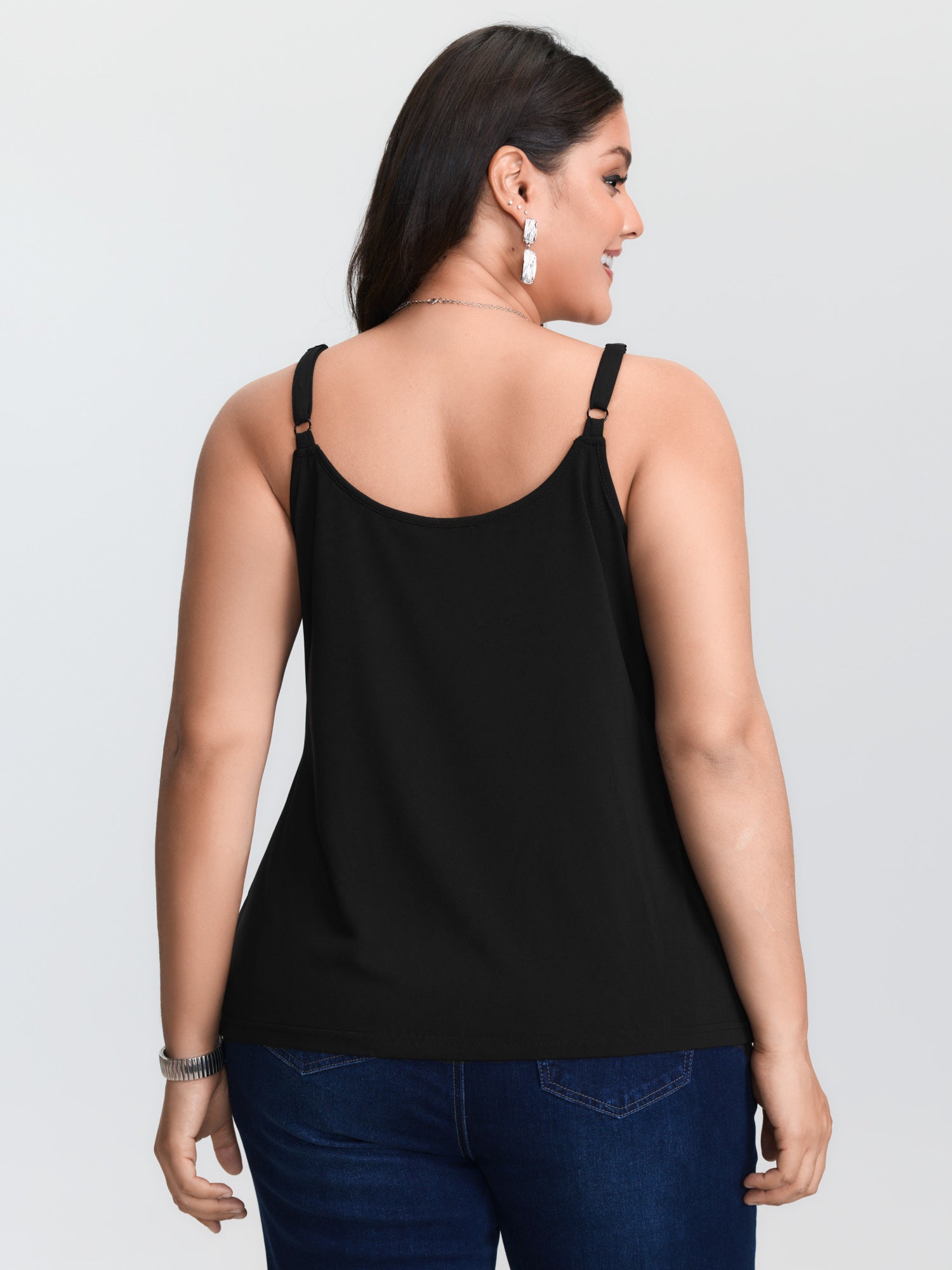 プラスサイズ対応の黒いニットキャミソール。コントラストカラー - Lace Trim Cami のレビューと価格